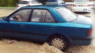  Başkent'te sağanak yağış ve dolu su baskınlarına neden oldu 