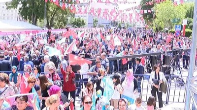 miting alani -  Meral Akşener’in mitingi gecikmeli başlayınca bazı vatandaşlar alandan ayrıldı  Videosu