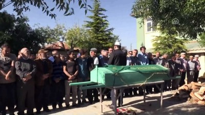 koy mezarligi - Pamuk Prenses ve 7 cücelerin Neşeli'si hayatını kaybetti - KARAMAN  Videosu