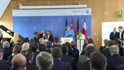 anma toreni - Almanya Başbakanı Merkel, 'Solingen' anmasında - DÜSSELDORF  Videosu