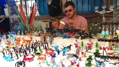 yabanci turist - Atık şişeleri sanata dönüştürüyor - MUĞLA  Videosu