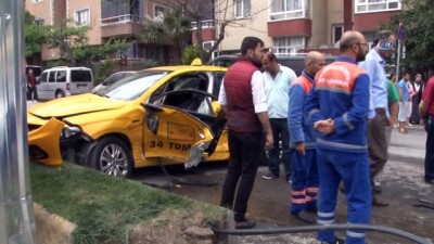 asiri hiz -  Bahçelievler’de feci kaza kamerada... Aşırı süratli otomobil, yolcusunu indiren ticari taksiye böyle çarptı  Videosu