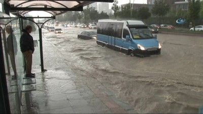 saganak yagmur -  Başkent sele teslim... Çok sayıda araç ve vatandaş yolda kaldı Videosu