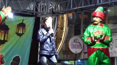 isaf -  Çocukların hediye izdihamı  Videosu