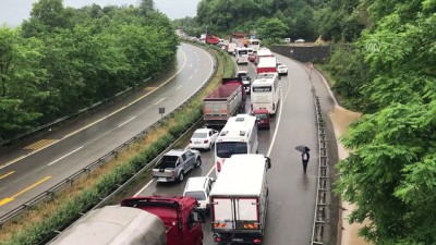 toprak kaymasi - Giresun'da sağanak sahil yolunu kapattı (2)  Videosu