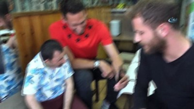 italyan - Hakan Çalhanoğlu iftarını 'Köksal Baba'yla yaptı  Videosu