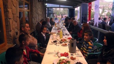 sehit yakinlari - Hakkari'de şehit aileleri ve gaziler için iftar  Videosu