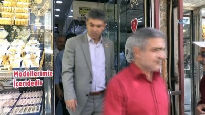 dolar -  Muhtarlar dolar bozdurarak, Erdoğan’ın seçim hesabına bağışta bulundu  Videosu