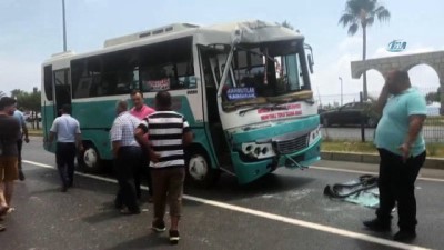 hafriyat kamyonu -  Alanya’da halk otobüsüyle hafriyat kamyonu çarpıştı:1'i yabancı uyruklu 15 yaralı Videosu