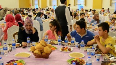 yetim cocuk - Batman’da yetim çocukların yüzü güldü Videosu