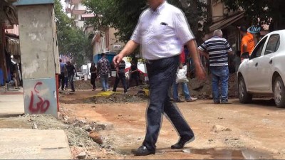  Doğalgaz çalışmalarında su borusu patladı 