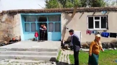 mustakil ev -  Doğubayazıt’ta yağmur nedeniyle bir evin duvarı çöktü  Videosu