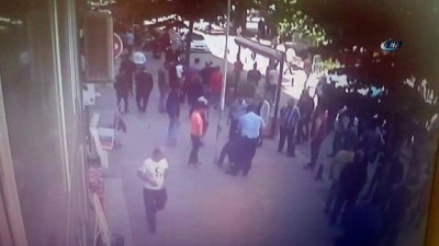 dovme -  Karısını sokak ortasında döven adama vatandaşlardan meydan dayağı Videosu