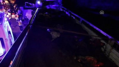 buyukbas hayvan - Manisa'da kamyonla tır çarpıştı: 1'i ağır 2 yaralı  Videosu