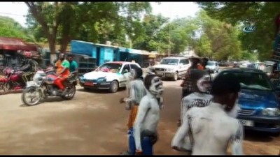 sadaka -  - Nijerli Çocukların Garip Ramazan Eğlencesi ‘tobayi-tobayi’
- Beyaza Boyanıp Pamuk Sakal Takarak Gösteri Yapıyorlar  Videosu