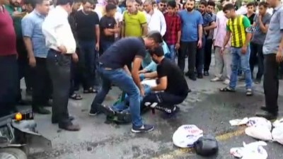 saglik gorevlisi -  Şanlıurfa’da iki motosiklet kafa kafaya çarpıştı: 3 yaralı Videosu