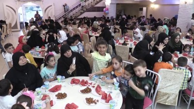yetim cocuk - Suriyeli yetimler birlikte iftar yaptı - KİLİS Videosu