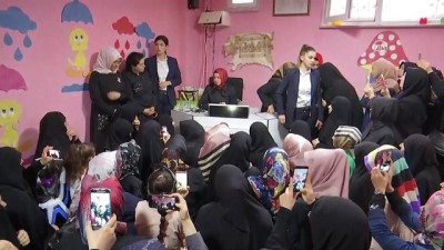 kilik kiyafet - Bakan Kaya, kadınlarla bir araya geldi - İSTANBUL Videosu