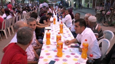 Kalkınma Bakanı Elvan, vatandaşlarla iftar yaptı - MERSİN