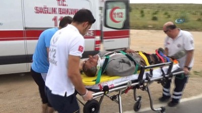 insaat iscileri -  Karaman’da kamyonetler çarpıştı: 3 yaralı  Videosu