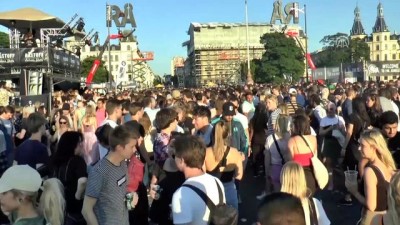 muzik festivali - Kopenhag sokaklarında müzik festivali - KOPENHAG  Videosu