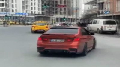 luks otomobil -  Şehir magandasının tehlikeli drift şovu kamerada  Videosu