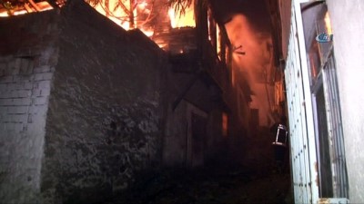 mahsur kaldi -  Ankara Kalesi’nde büyük yangın: 7 ev küle döndü  Videosu