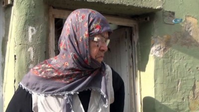 zeytin yagi -  Evin kapısının önündeki kırılan rögar kapağı, yaşlı kadını korkutuyor  Videosu