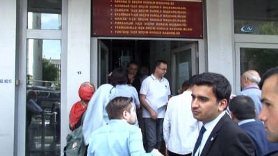  Seçmenler '100 bin imza' için seçim kurullarında