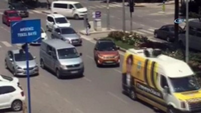 Ters yönde giden otomobil trafiği tehlikeye böyle düşürdü 