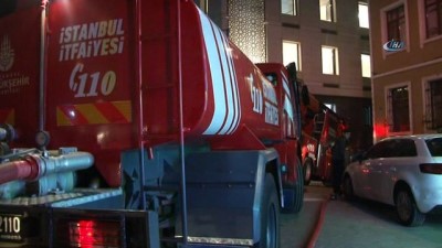 saglik ekibi -  Beyoğlu’nda çıkan yangında biri balkondan atlayıp kurtulurken bir kişi de ıslattığı bez ile alevlerden korunmaya çalıştı  Videosu
