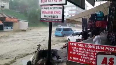 yan etki - Mamak'ta aniden başlayan yağışın ardından araçlar sürüklendi (5) - ANKARA  Videosu