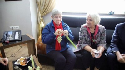  Prof. Dr. Canan Karatay, ikram edilen ışkını eliyle soyup hem yedi, hem ikram etti 