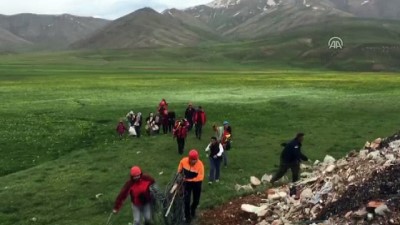 mahsur kaldi - Kayalıktan düşen kadın 4 saatte kurtarıldı - VAN Videosu