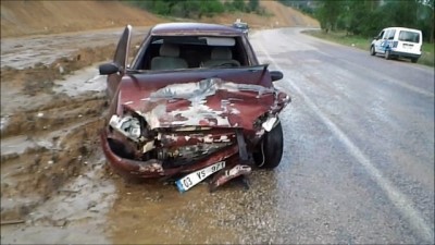  Kütahya'da trafik kazası: 2 ölü, 3 yaralı
