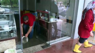 Şiddetli yağmur su baskınlarına neden oldu - İZMİR 