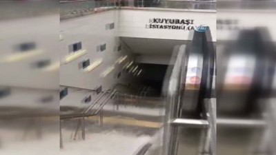  Ankara’da sağanak yağış metro merdivenlerini şelaleye çevirdi 