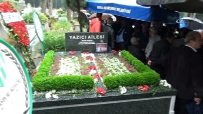 Bursaspor'un şampiyon başkanı mezarı başında anıldı 