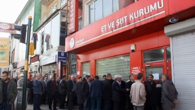  Erzurum'da Ramazan öncesi ucuz et kuyruğu 