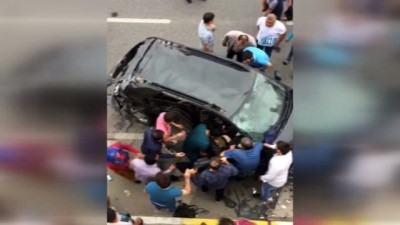  Şanlıurfa’da trafik kazası, yaralıları kurtarmak için seferber oldular 