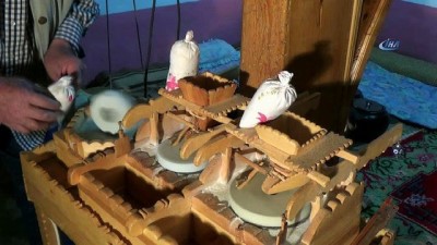 hasan er -  Gurbette özlemini çektiği eski köy aletlerinin maketini yapıyor  Videosu