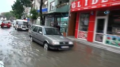  İnegöl 1 saatte göle döndü...İş yerlerini su bastı, vatandaş zor anlar yaşadı 