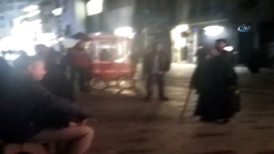 istiklal caddesi -  İstiklal Caddesi’nde dilenci kadınlar, “hasılatı” göbek atarak kutladı  Videosu