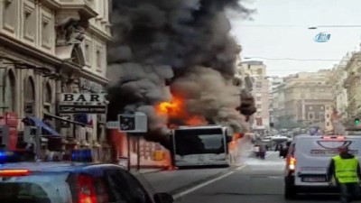  - Roma'nın Merkezinde Otobüs Alev Aldı 
