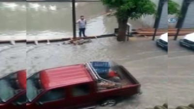 bulduk -  Saruhanlı’da 20 dakika süren sağanak yağış hayatı felç etti  Videosu