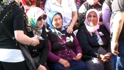 bassagligi -  Annenin şehit oğlunun tabutuna son bakışı Videosu