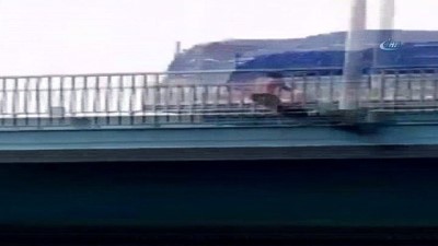  Dünyaca ünlü ırmağın köprüsünde önce barfiks sonra tehlikeli atlayış 