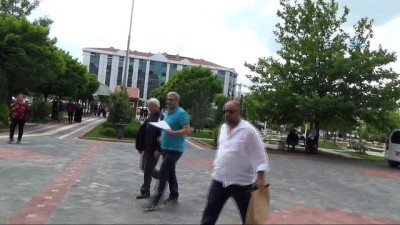 sparta -  İftarda eşini bıçaklayan koca ‘Kasten öldürmeye teşebbüs’ten adliyeye sevk edildi Videosu