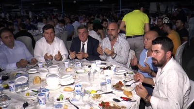 kirim - Kalkınma Bakanı Elvan, hal esnafıyla iftar yaptı - MERSİN Videosu
