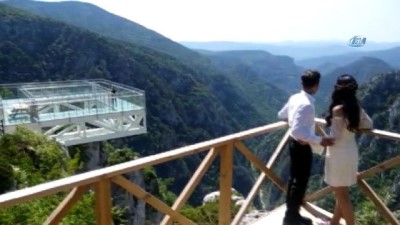  Cam terasta misket oynayıp, 450 metre yükseklikte mutluluğa ‘evet’ dediler